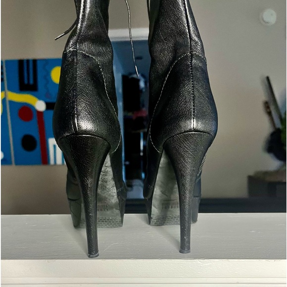 Stuart Weitzman Combat, Fur Top, Lace Front, side zipper, size 7.5, color black - Picture 4 of 8